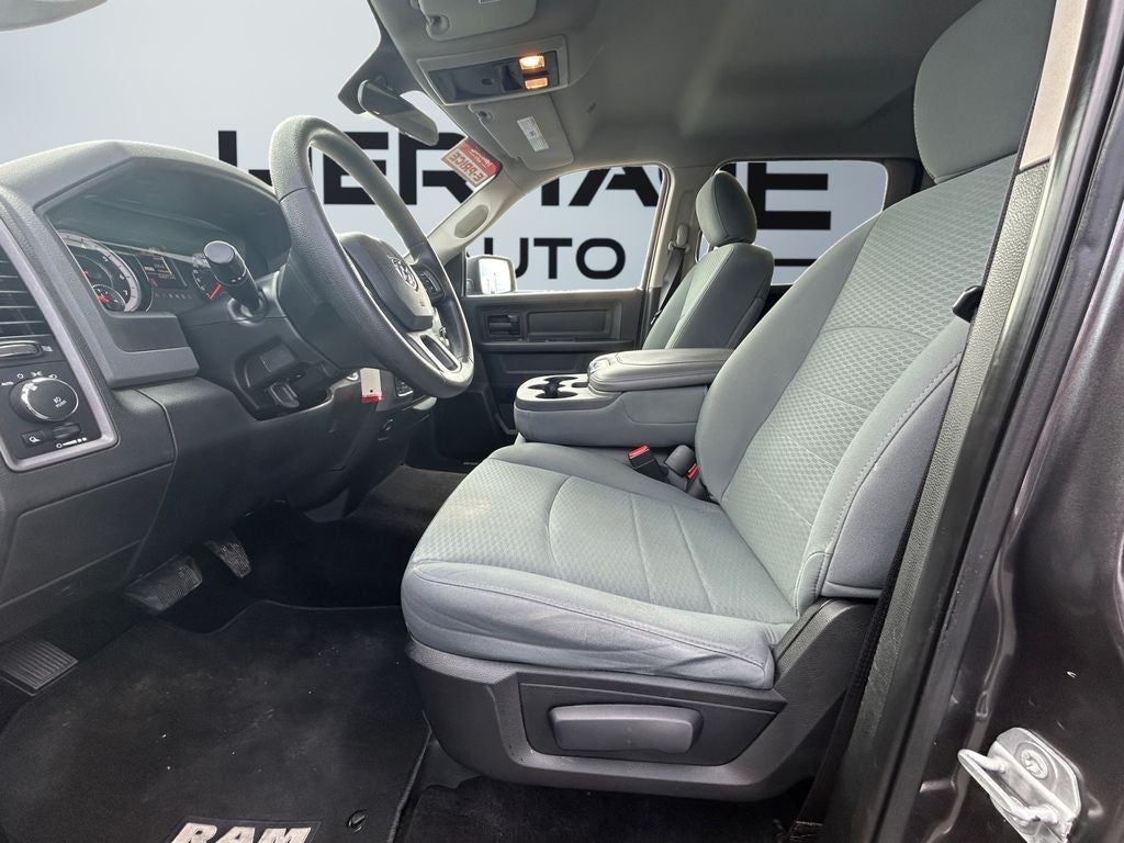 2017 RAM 1500 Express Crew Cab 4x4 5'7' Box