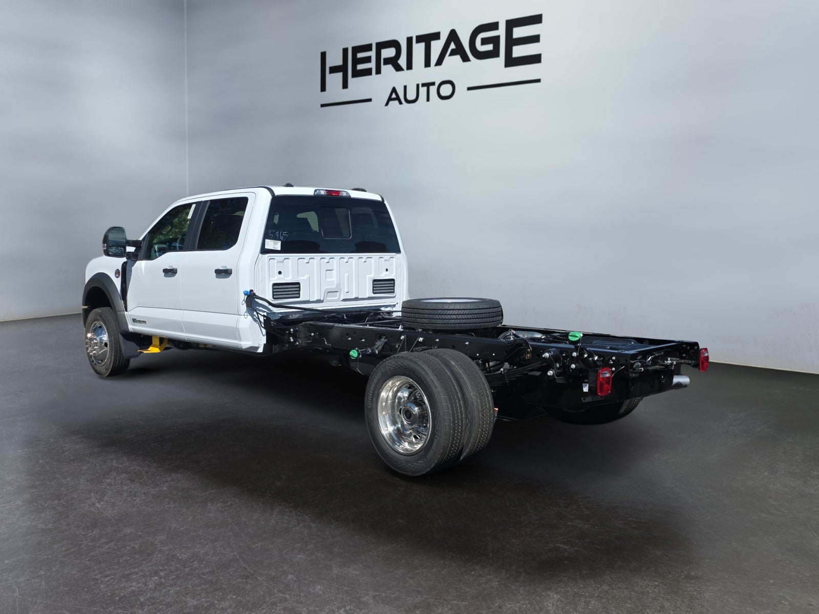 2027 Ford F-550 XL 4WD Crew Cab 203" WB 84" CA