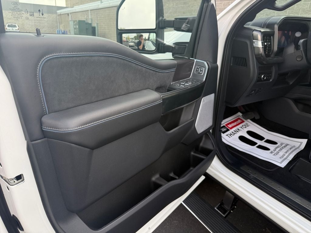 2026 Ford F-350 Platinum 4WD Crew Cab 8' Box